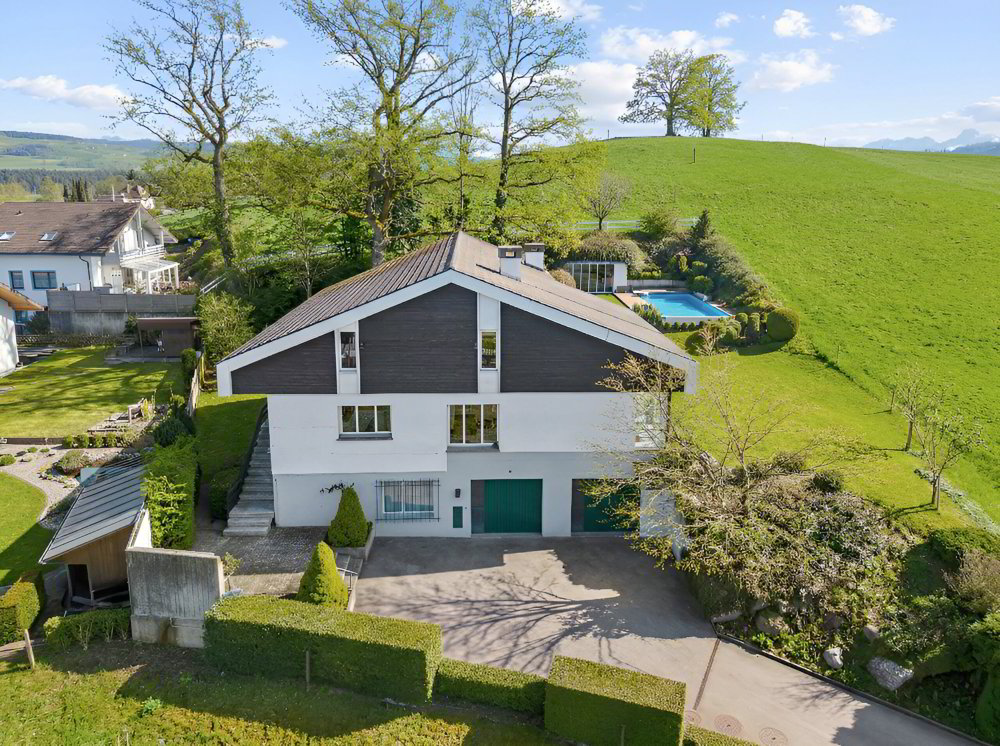9 rooms House to buy in Muri b. Bern - image 1/13