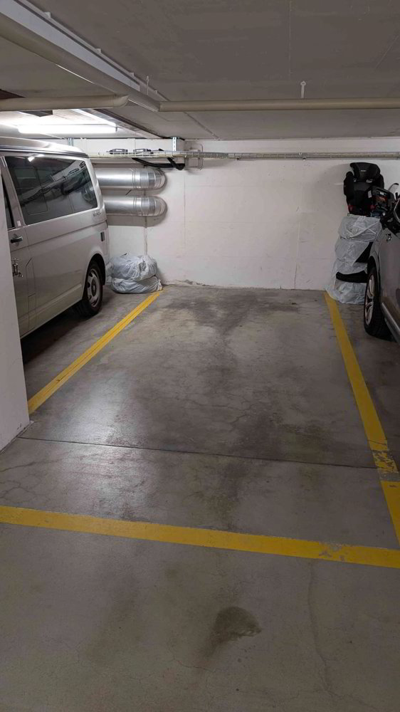 null rooms Car park, garage for rent in Winterthur - image 1/1