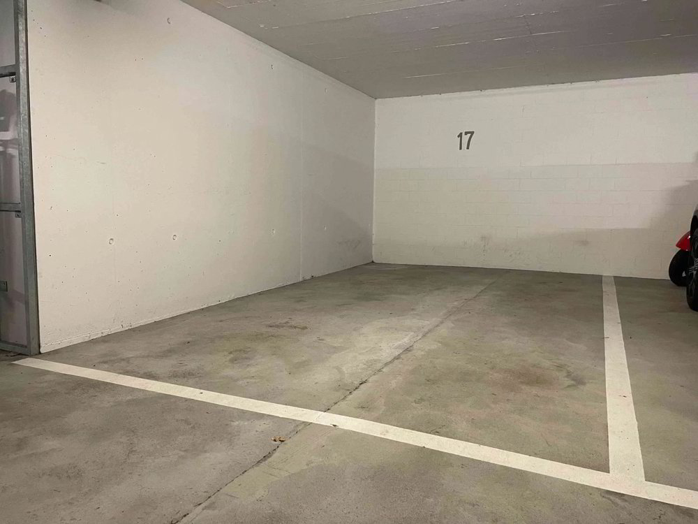Parking, garage null pièces à louer à Küsnacht ZH - image 1/1