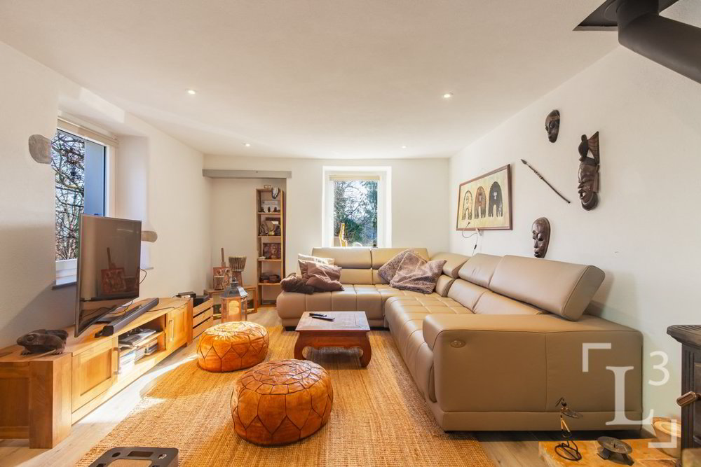 8 rooms House to buy in Lavigny - image 1/13