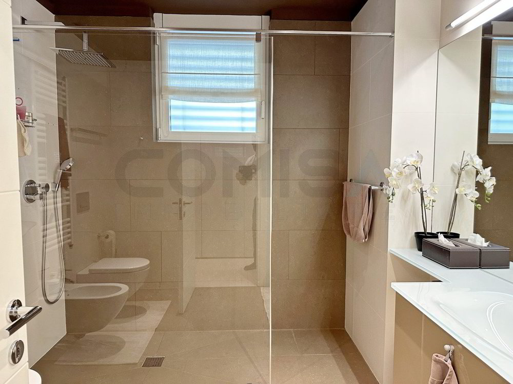 5 rooms Apartment to buy in Viganello - image 1/10