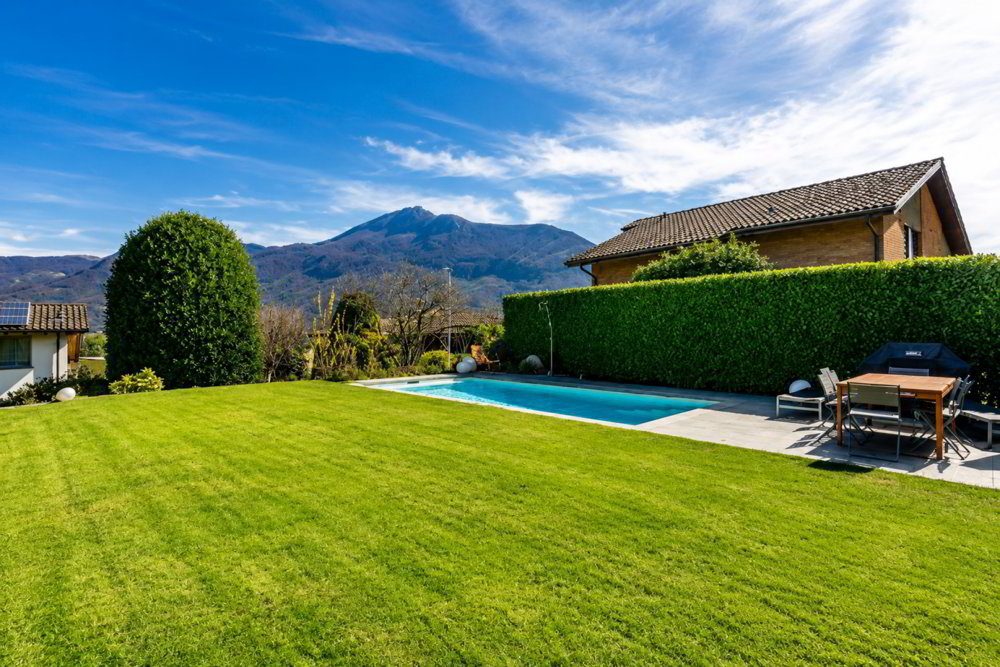 Casa di 7 locali in vendita a Porza - immagine 1/9