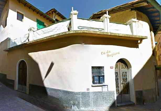 Casa di 9 locali in vendita a Caslano - immagine 1/10