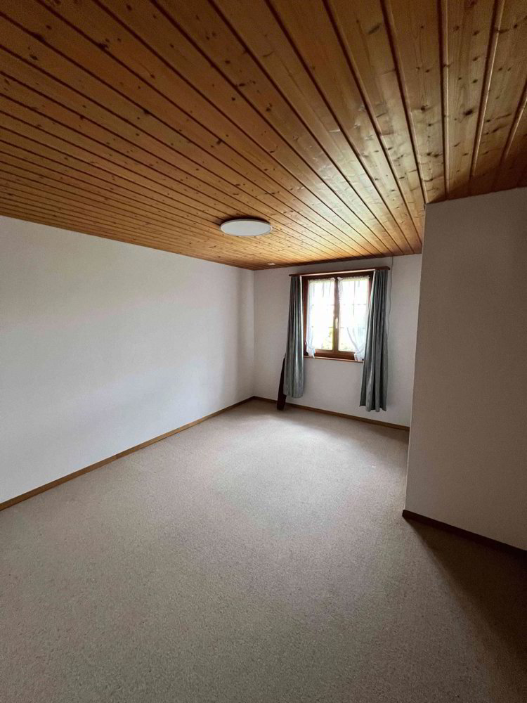 9 Zimmer Haus zu vermieten in Uzwil - Bild 1/8