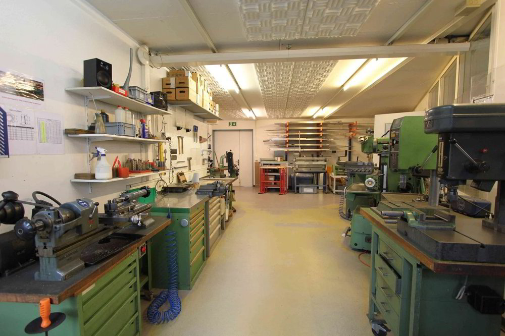 Ufficio & Commercio di 8 locali in vendita a Steinhausen - immagine 1/13