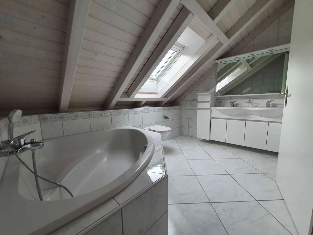 Appartement 5.5 pièces à louer à Oberbipp - image 1/9