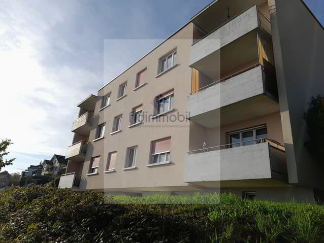 Appartement 4 pièces à louer à Hauterive NE - image 1/8
