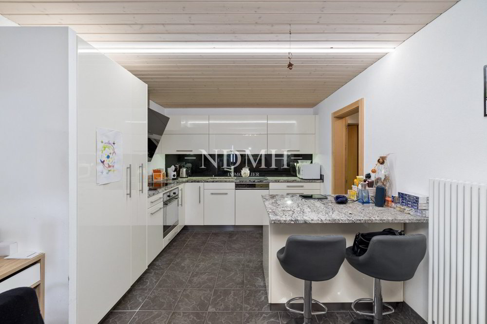8 rooms Office & Commercial to buy in Isérables - image 1/11