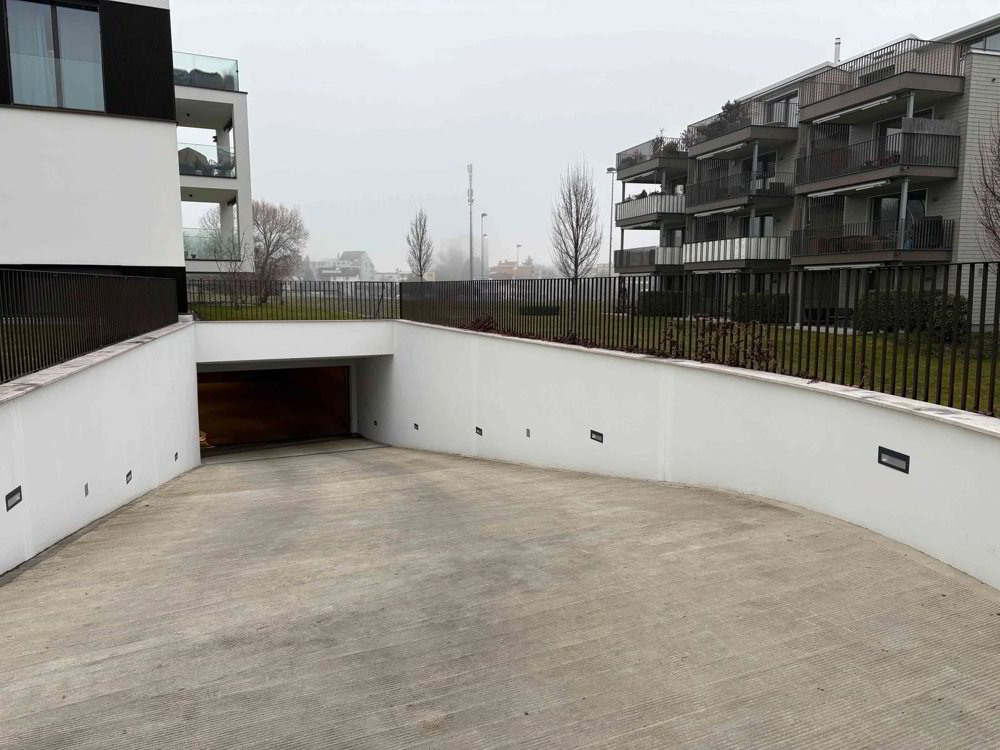 Parking, garage null pièces à louer à Dietikon - image 1/3
