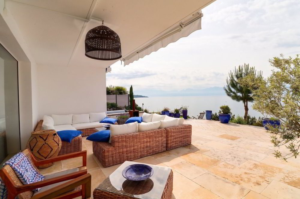 Casa di 8 locali in vendita a Perroy - immagine 1/13