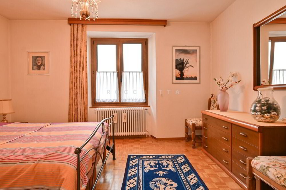 Casa di 7 locali in vendita a Camorino - immagine 1/13