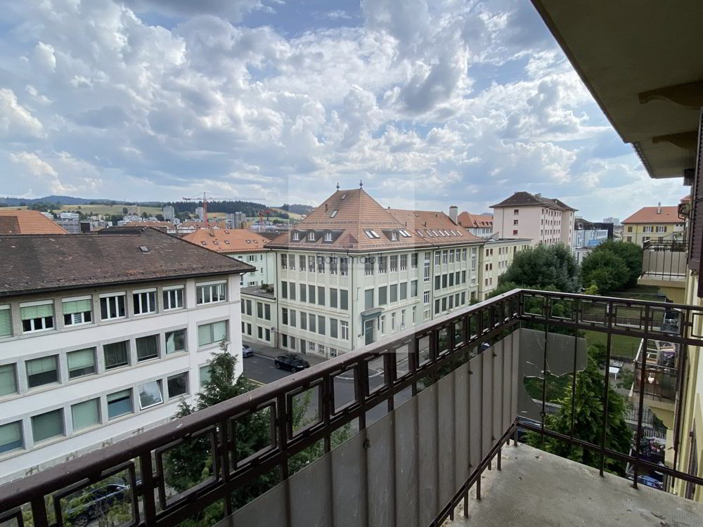 Appartement 3 pièces à louer à La Chaux-de-Fonds - image 1/9