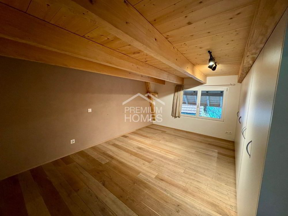 12 Zimmer Haus zum verkaufen in Heitenried - Bild 1/6