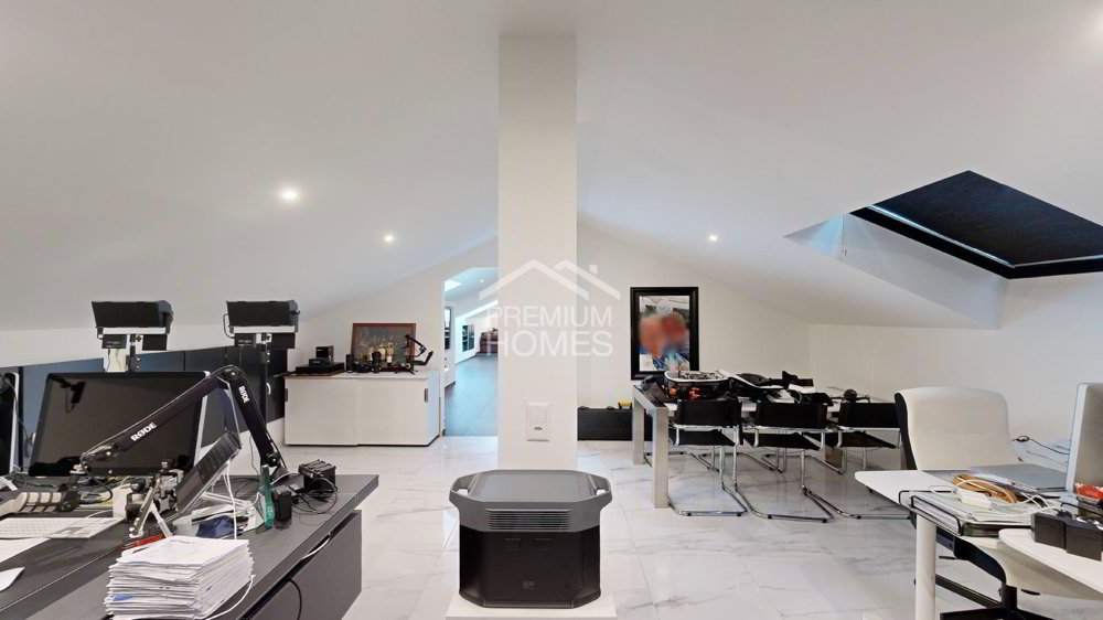 14 rooms House to buy in Erstfeld - image 1/13