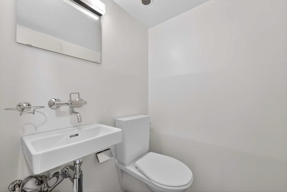 4 rooms Office & Commercial for rent in Zurigo - image 1/13
