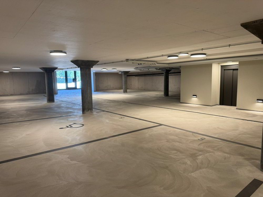 Parking, garage null pièces à louer à Pfäffikon SZ - image 1/3