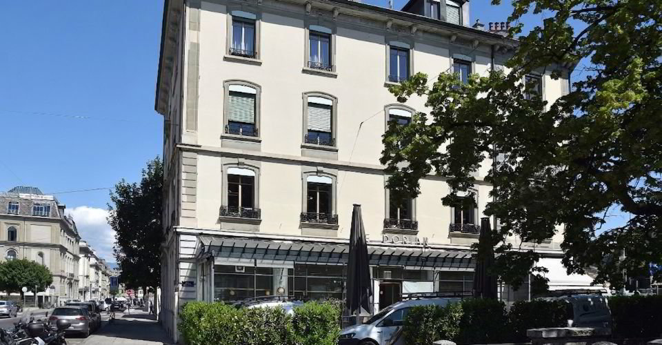 null rooms Office & Commercial for rent in Geneva - image 1/4