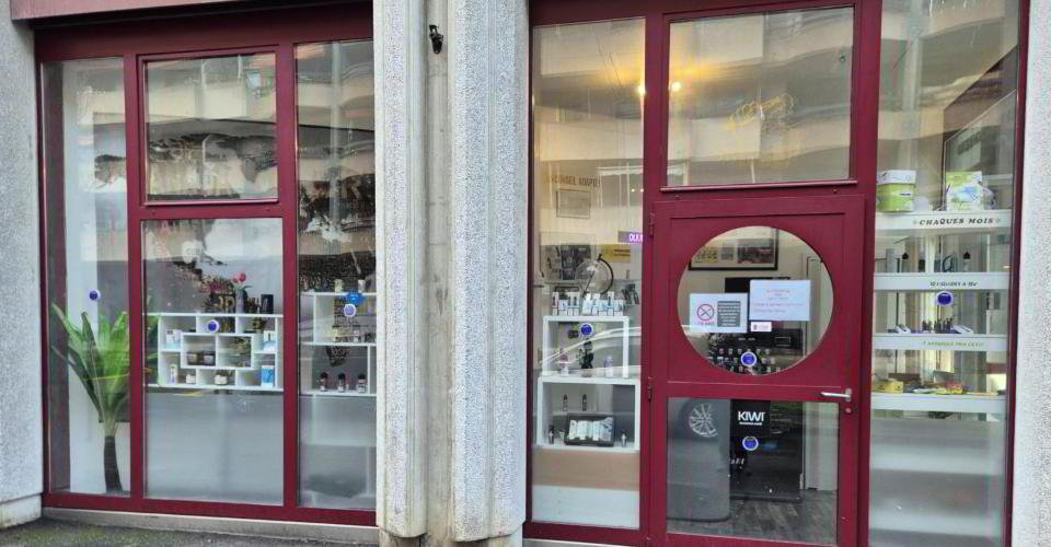 Bureau & Commerce null pièces à louer à Carouge GE - image 1/5