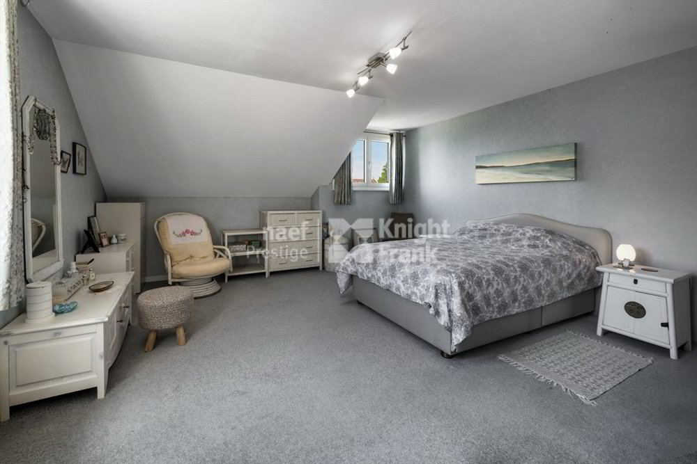 Casa di 8 locali in vendita a St-Légier-La Chiésaz - immagine 1/12