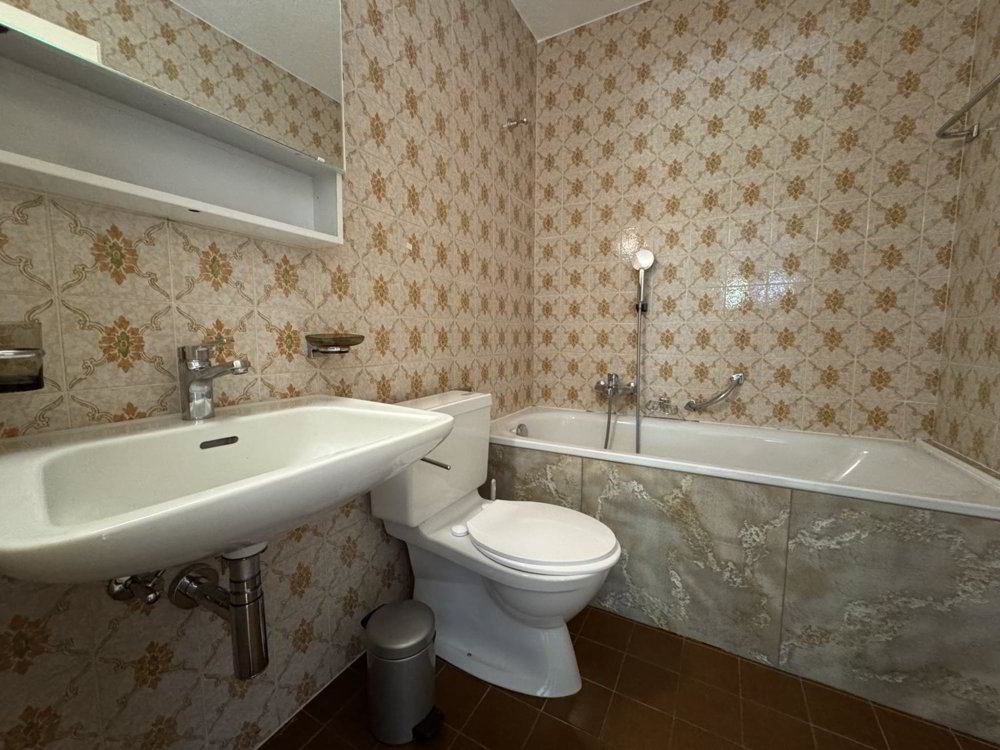 2 rooms Apartment for rent in Dorénaz - image 1/8