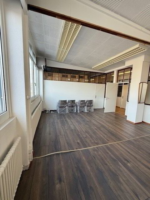 Bureau & Commerce null pièces à louer à Münchenstein - image 1/5