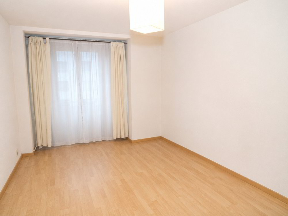 5 rooms Apartment for rent in Binningen - image 1/4