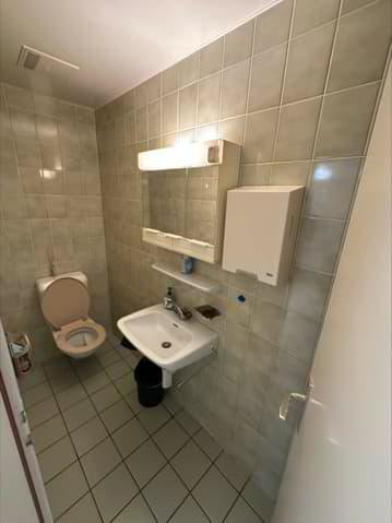 4 Zimmer Büro zu vermieten in Neuenburg - Bild 1/12