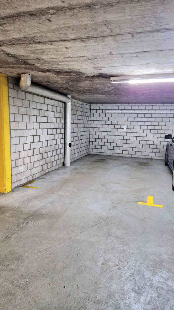 Parking, garage null pièces à louer à Jona - image 1/1