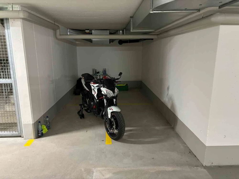 Parking, garage null pièces à louer à Schüpfen - image 1/2