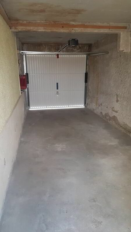 Parking, garage null pièces à louer à Binningen - image 1/3