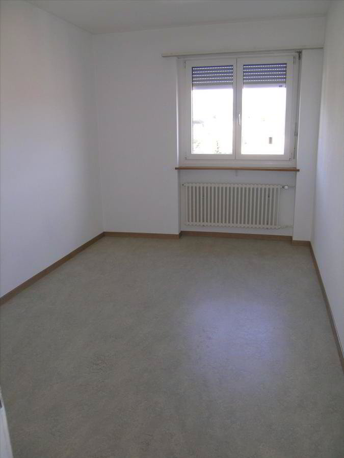 2 Zimmer Wohnung zu vermieten in Suhr - Bild 1/4