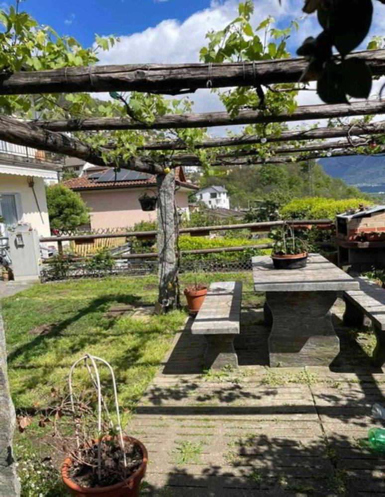 Casa di 8.5 locali in vendita a Riazzino - immagine 1/3