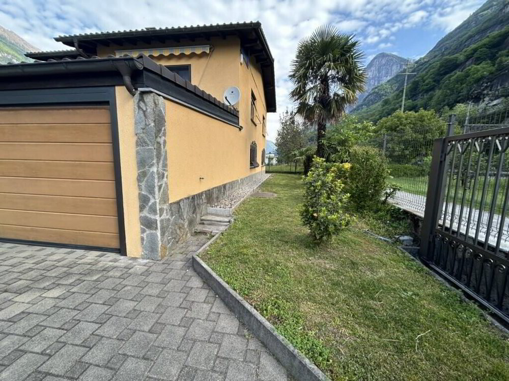 Casa di 6 locali in vendita a Cresciano - immagine 1/9