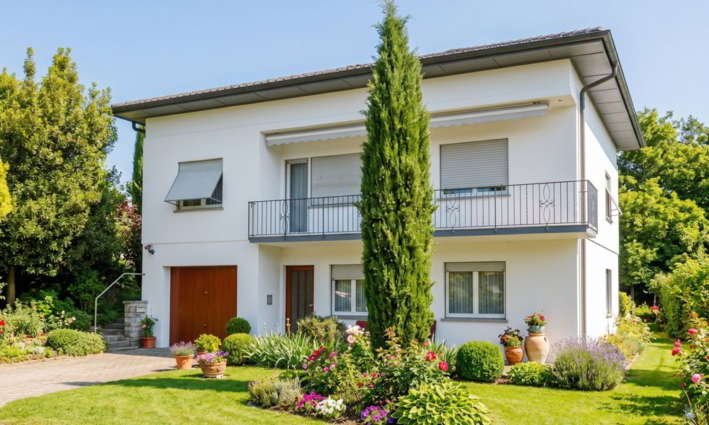 Casa di 9 locali in vendita a Rancate - immagine 1/9