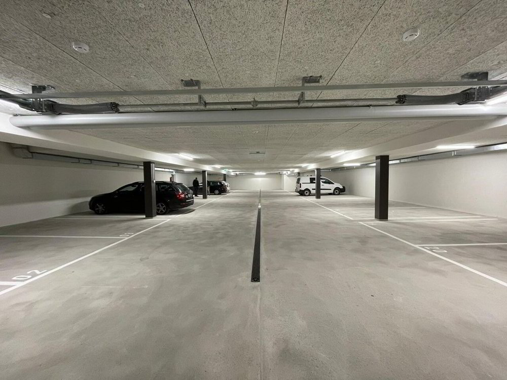 null rooms Car park, garage for rent in Zurigo - image 1/2
