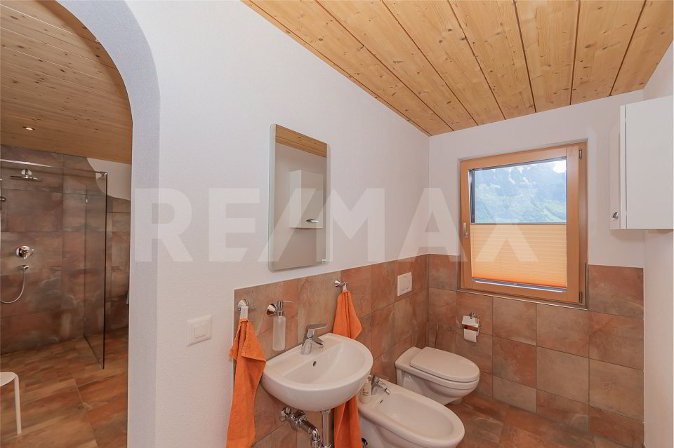 Casa di 7 locali in vendita a Giswil - immagine 1/13