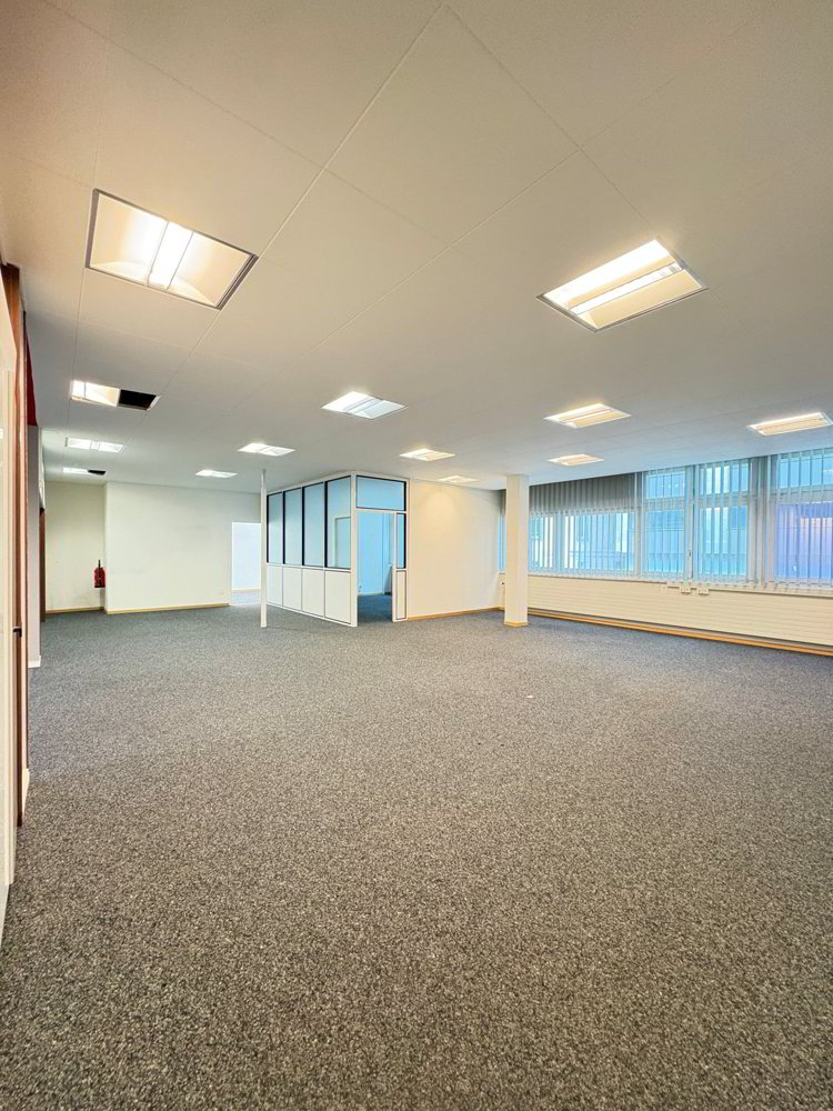 null rooms Office & Commercial for rent in La Chaux-de-Fonds - image 1/13