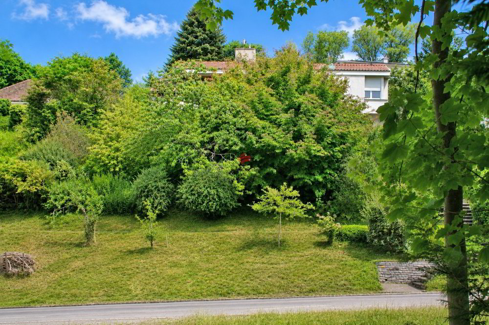 Casa di 5 locali in vendita a Hünibach - immagine 1/10