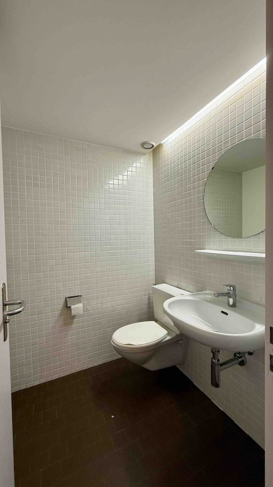 null rooms Office & Commercial for rent in Flawil - image 1/11