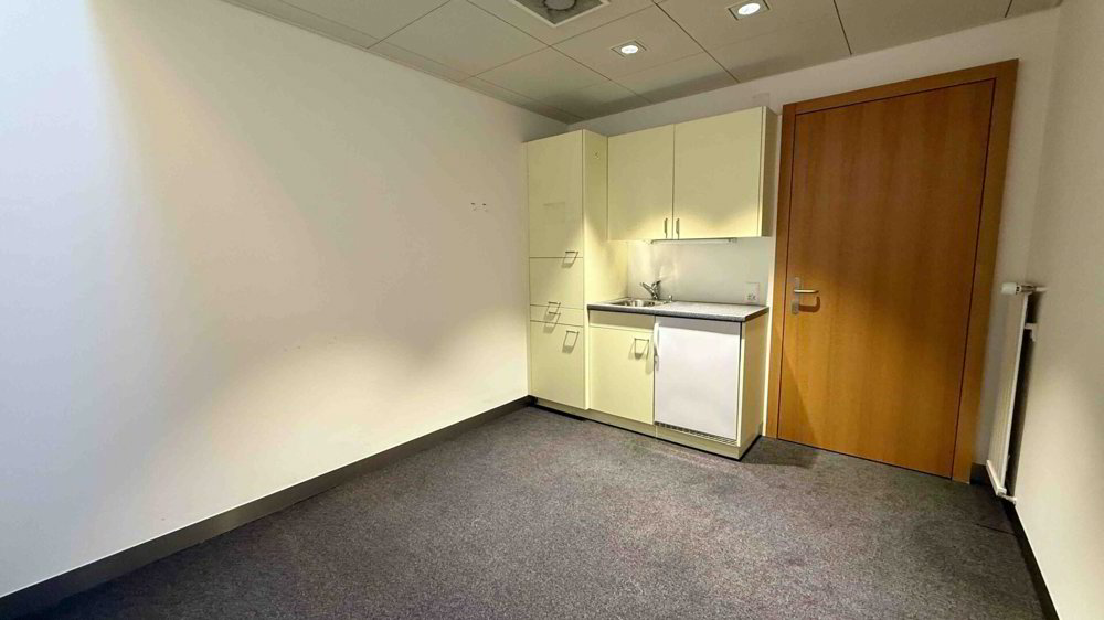 null rooms Office & Commercial for rent in Flawil - image 1/7