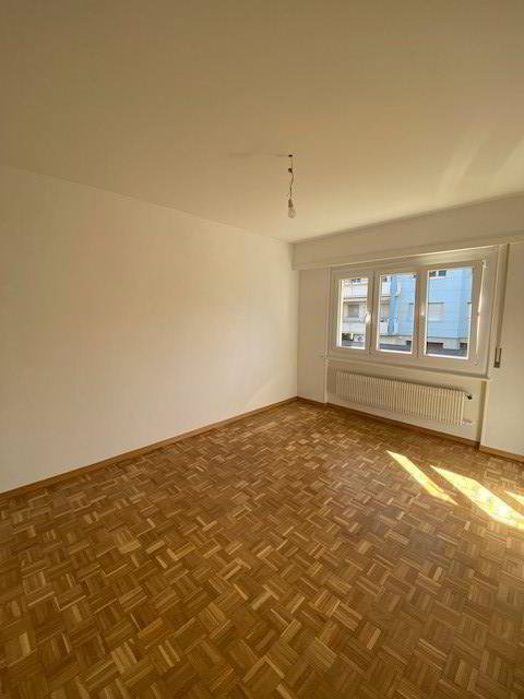 4 rooms Apartment for rent in Renens VD - image 1/7