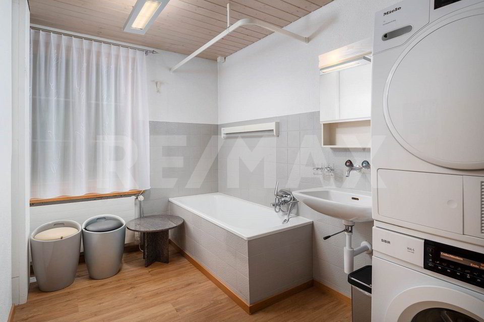 Casa di 4 locali in vendita a Saland - immagine 1/12