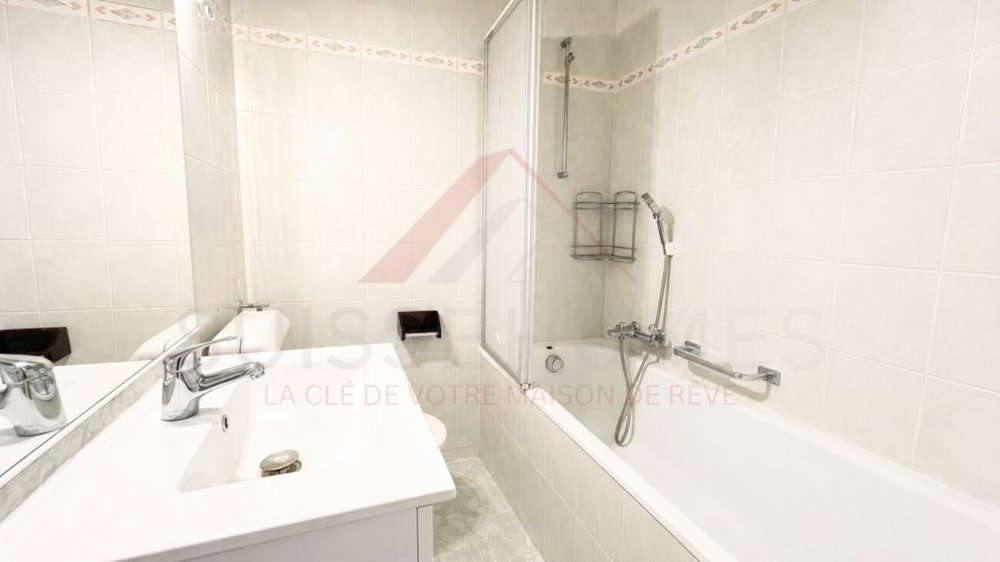 3 rooms Apartment to buy in Le Locle - image 1/11
