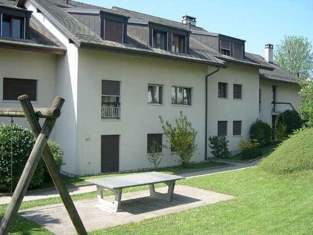 null rooms Car park, garage for rent in Penthalaz - image 1/1