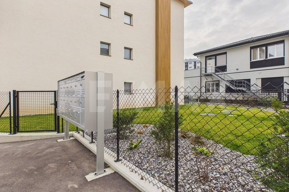 2 rooms Apartment to buy in Chiasso - image 1/13
