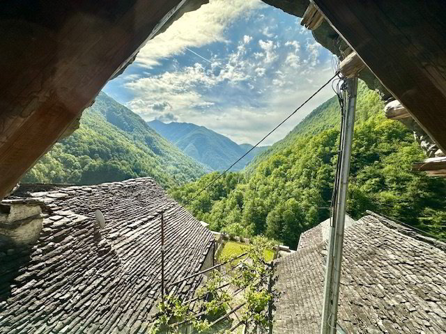 3 rooms House to buy in Corippo - image 1/13