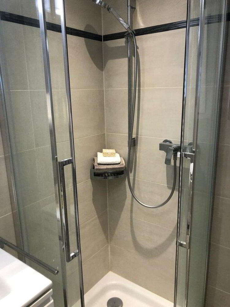 3 rooms House to buy in Cevio - image 1/13