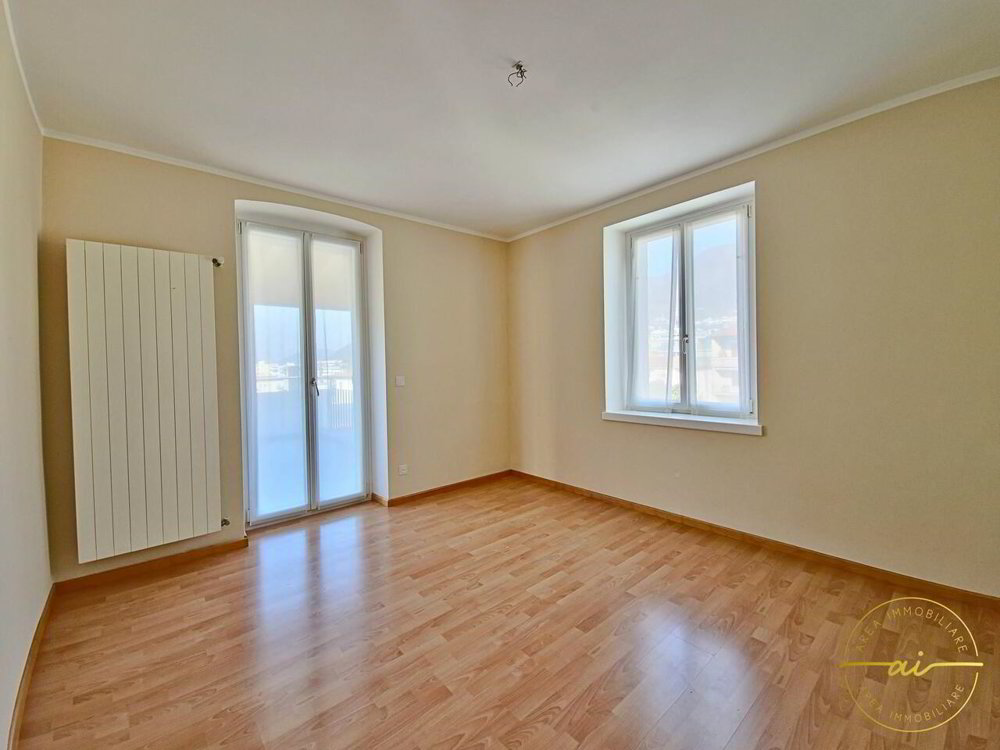 4 rooms Apartment to buy in Mendrisio - image 1/13