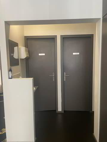 null rooms Office & Commercial for rent in Nyon - image 1/9