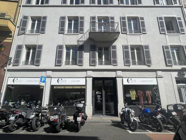 null rooms Office & Commercial for rent in Nyon - image 1/10